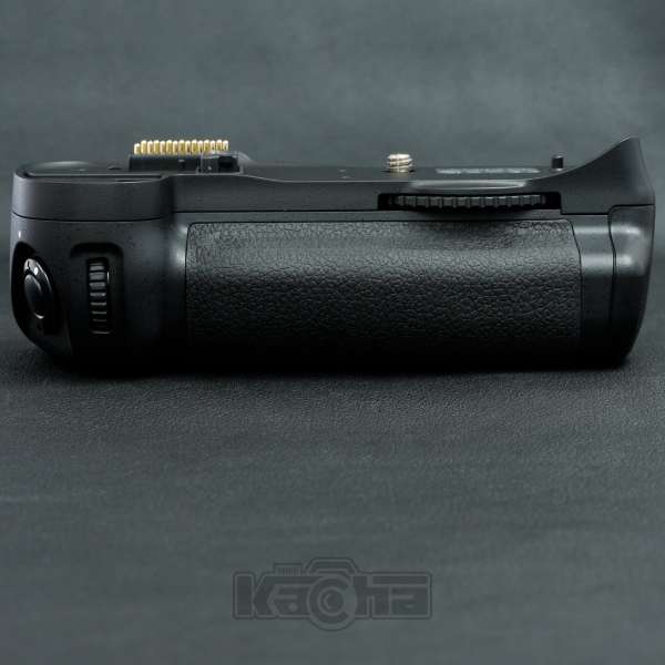 Nikon Genuine MB-D10 Battery Hand Grip